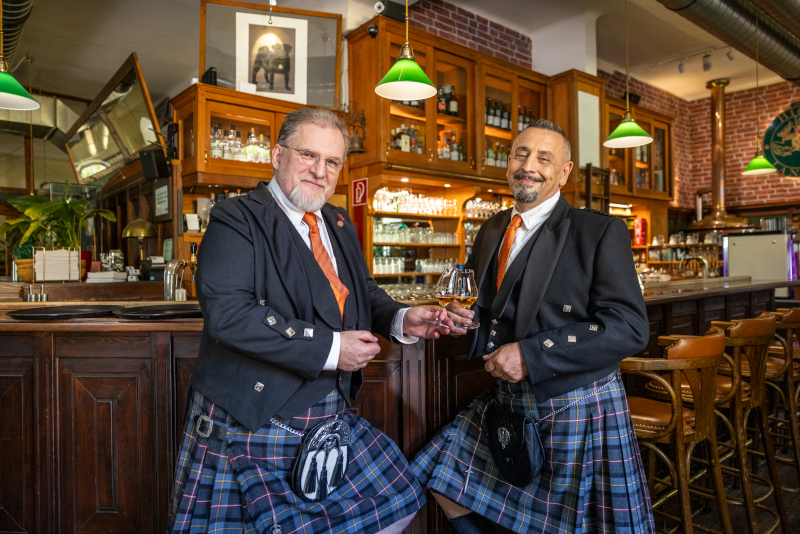 Whiskey Consultants 0624 L3810 be